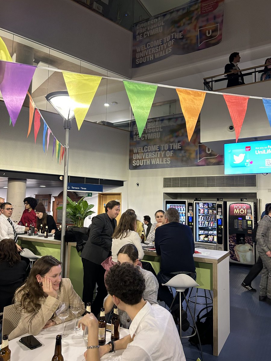 euacademy_dcu's tweet photo. No better way to end an intense day of negotiations. Many thanks to @UniSouthWales for hosting us tonight. What a wonderful evening! #EuroSim2023 https://t.co/S3SDNuEFhr