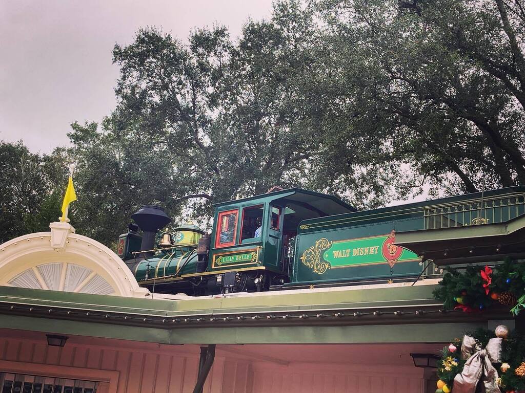 INTERCOT's tweet photo. The Lilly Belle is back to riding the rails.
#LivefromDisney #rundisney #LivefromWaltDisneyWorld #WaltDisneyWorld #WDW https://t.co/QagNw8Y75F https://t.co/VSRDbCmDbM