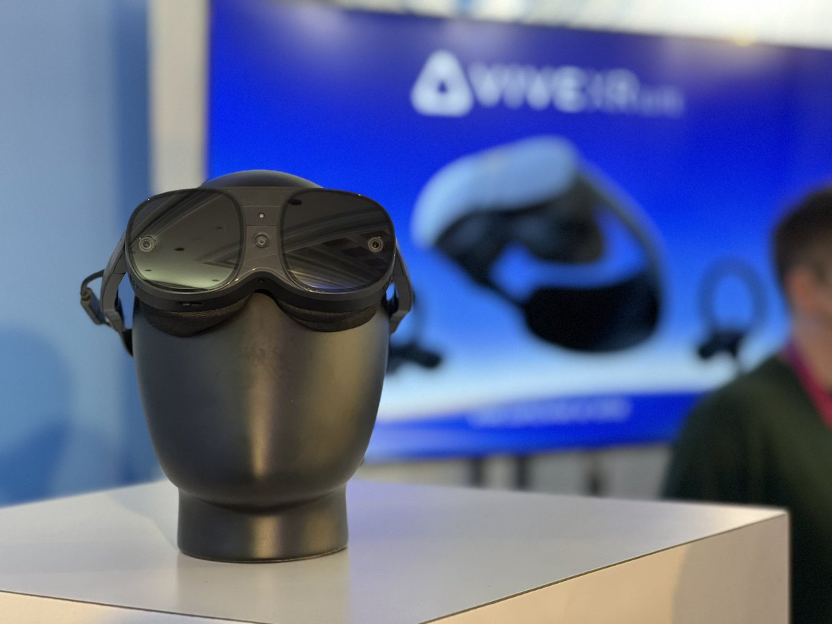 HTC VIVE tweet media