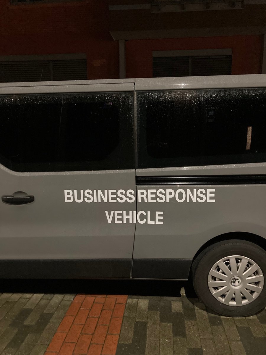 pddys's tweet photo. Could not be more inconspicuous and opaque. Absolutely dying to know what could be inside this van. https://t.co/jyQ2JLjM3s