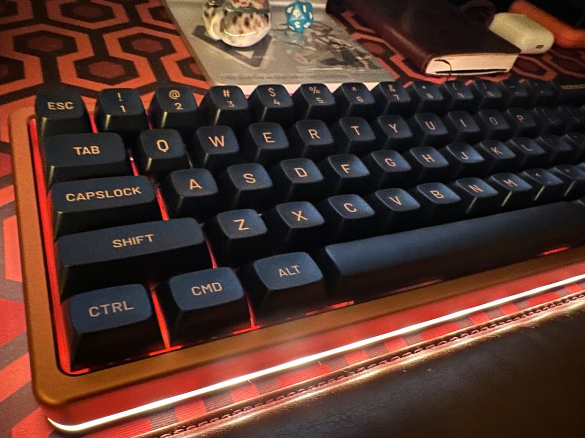 adavidbarrett's tweet photo. Just got a new keyboard. The Drop Signature Series Skiiboard. I LOVE IT!
#indieauthors #WritingCommunity #TheShining #thetaleswetell https://t.co/Glag1WsUKH