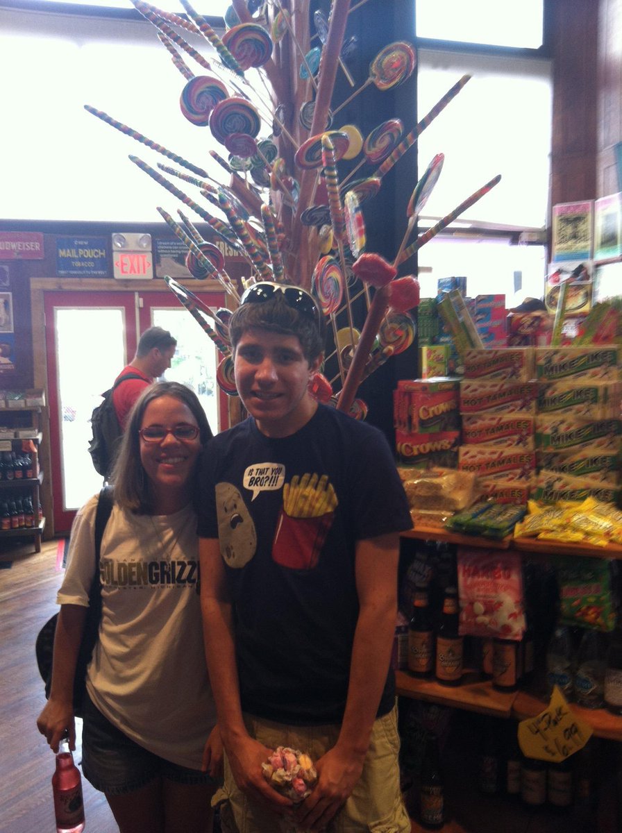 albutala's tweet photo. This one time at the old time candy shop with the cuz.
•
•
#CandyShop #candy #shop #store #nashville #DkwntownNashville #family #cousin #aviationfreak #albutala #butalaashley #ButalaAsh #TBT #ThrowbackThursday #photo #picture #feed #post #oldie #YearsAgo #smiles #poses #brands https://t.co/Wfwj61FJnc