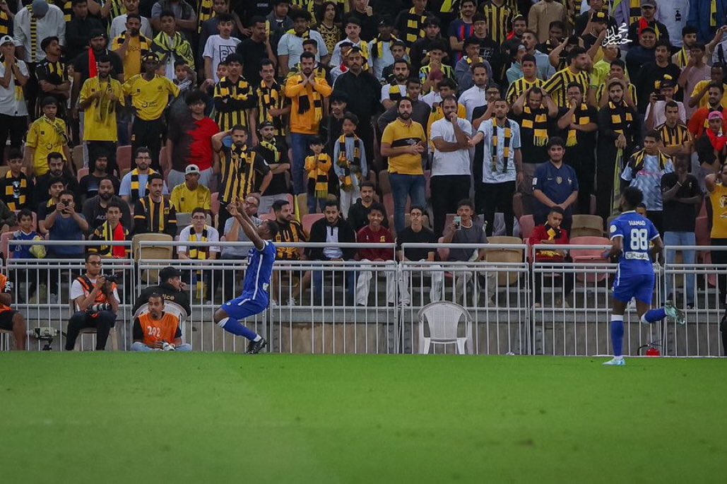 4_lll2's tweet photo. آخر 15 مباراة بين الهلال والإتحاد بكل البطولات: 

10 إنتصارات الهلال
1 إنتصار وحيد للإتحاد! 

#الاتحاد_الهلال https://t.co/sEYtPnSFXq