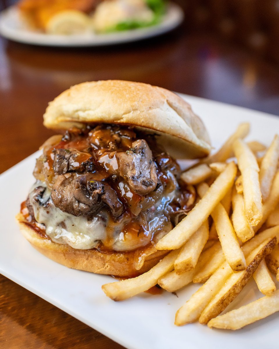 January calls for broken resolutions and big burgers 😏 🍔 #HeartoftheHill