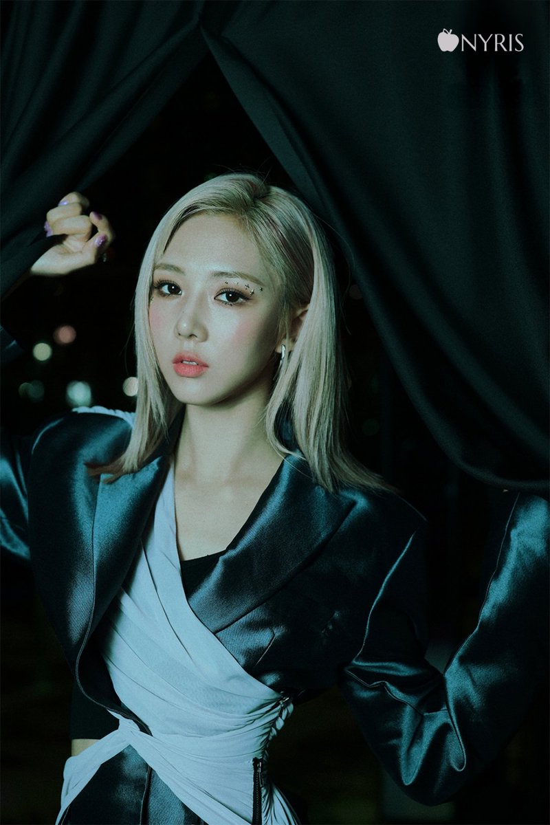 ONYRIS [APPLE OF DISCORD] 
1st mini album

ISA Teaser Photo #3

07.01.2023 00:00 KST

#ISA #ONYRIS #AOD #APPLE_OF_DISCORD