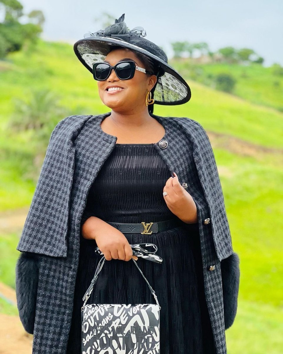 Lee_Raa_Tuu's tweet photo. The only Wife that matters in the Mseleku household, MaKhumalo 💗
She deserves all the Love ❤️ 
#Uthandonesthembu https://t.co/8xoU7JU3G1