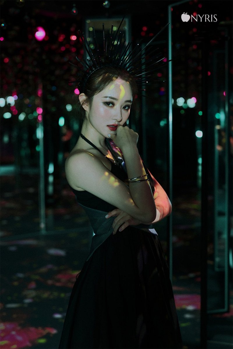 ONYRIS [APPLE OF DISCORD] 
1st mini album

SILLIE Teaser Photo #3

07.01.2023 00:00 KST

#SILLIE #ONYRIS #AOD #APPLE_OF_DISCORD