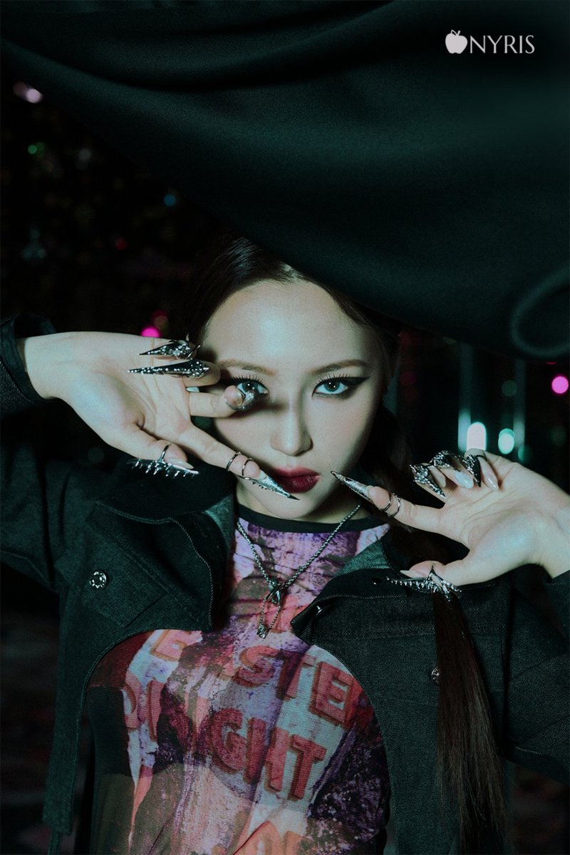 ONYRIS [APPLE OF DISCORD] 
1st mini album

MIYA Teaser Photo #3

07.01.2023 00:00 KST

#MIYA #ONYRIS #AOD #APPLE_OF_DISCORD