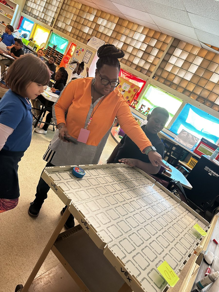 AlexanderEle900's tweet photo. Alexander 2nd grade students using VexRobots for math problems!!  Great job Ms. Springfield’s class!!  💙@PrincipalSDavis @suptking @JMCSchools https://t.co/Y8jdM9g2Mz