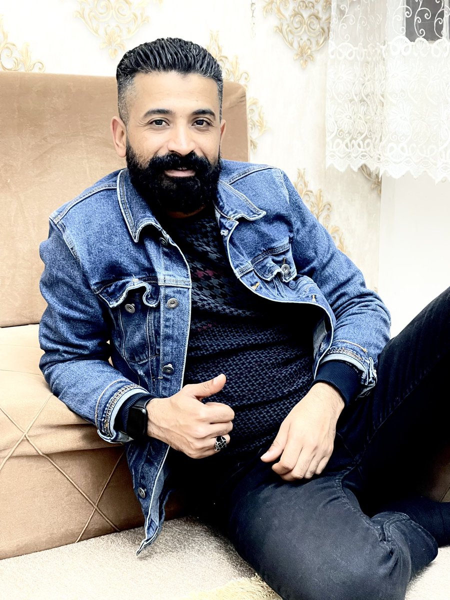 أحيانا نمنح الآخرين ما ينقصنا
نعطيهم الاهتمام مع أننا نفتقده نعطيهم الابتسامة ونحن في أوج الحزن
نعطيهم الأمل ونحن في قاع اليأس نمنحهم أشياء نحن في أشد الحاجة لها
لأن لنا نفوسا طيبة تفرح بالعطاء كما تفرح بالأخذولأننا على يقين بأن دورنا في كل ما قدمناه سيأتي
إن لم يكن الآن سيأتيني