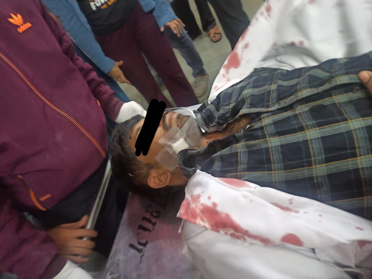 AkshatMittal_'s tweet photo. The barbaric incident that took place in SVNGMC must be taken very seriously by @MoHFW_INDIA and @DGPMaharashtra. The increasing number of cases of violence against doctors ring a call for an active step to protect doctors. Doctors won't stay quite much longer. @mieknathshinde https://t.co/NZyuZXHimi