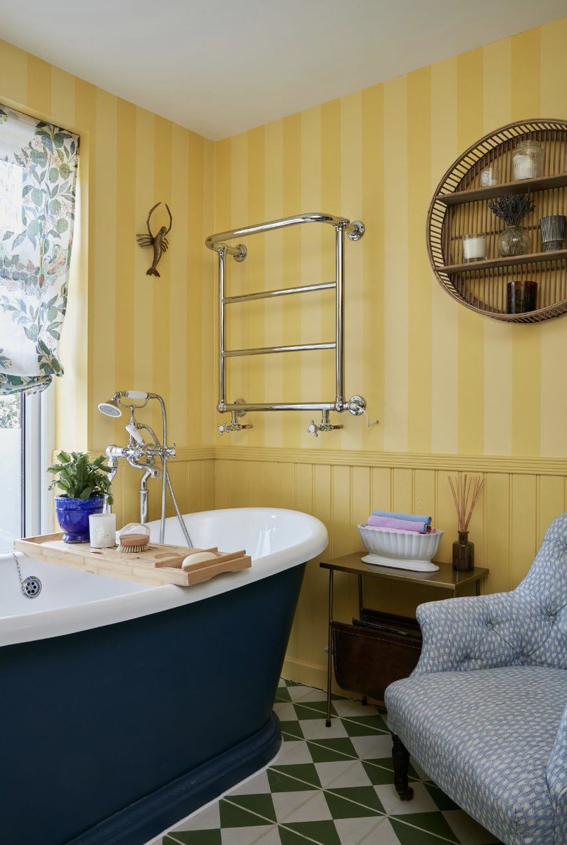 **Yellow Bathrooms**

Cheerful, sunny and energetic, yellow is fast emerging as one of the main colours within interiors.

Why not complete the look by adding a BC Designs painted bath! 

See more: 

bcdesigns.co.uk/baths/acrylic-… 

📸 @Chris Snook
🏠 @portland_decorating_and_design