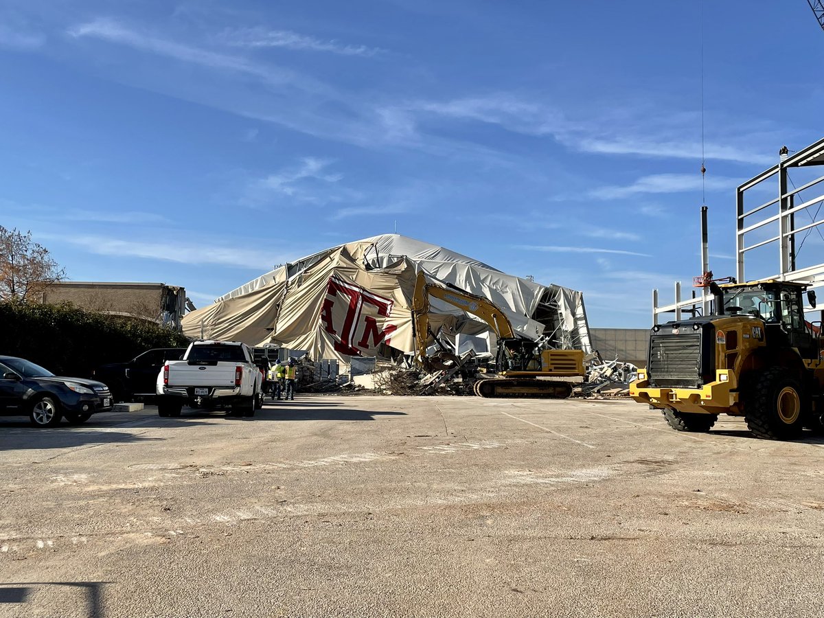 AggieFacilities's tweet photo. Out with the old and in with the new!The old indoor football practice facility started coming down this week as part of the new Football Indoor Performance Center project. https://t.co/vbHKdZyDrM