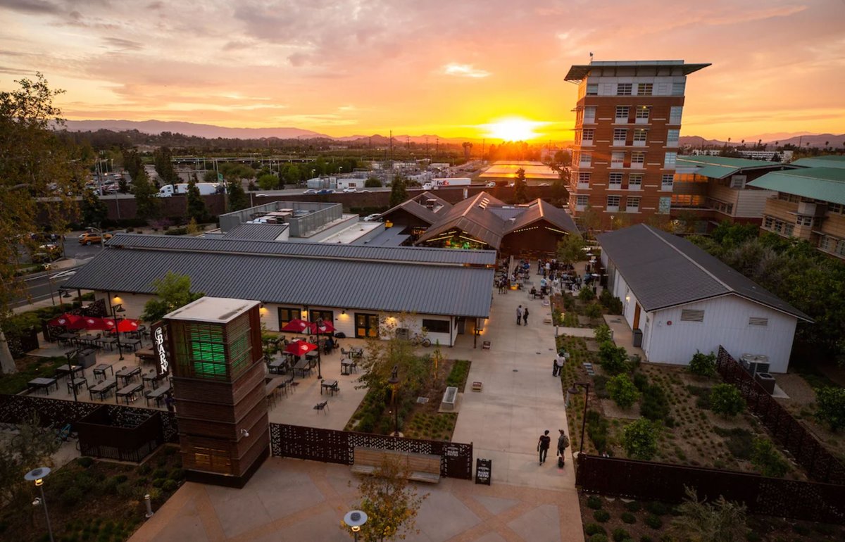 ucrchass's tweet photo. Looking back at 2022:

#UCRiverside campus photographer @stanlimphoto shares his favorite images of the past year.

https://t.co/W7elje0rhG https://t.co/og6WszcX3d