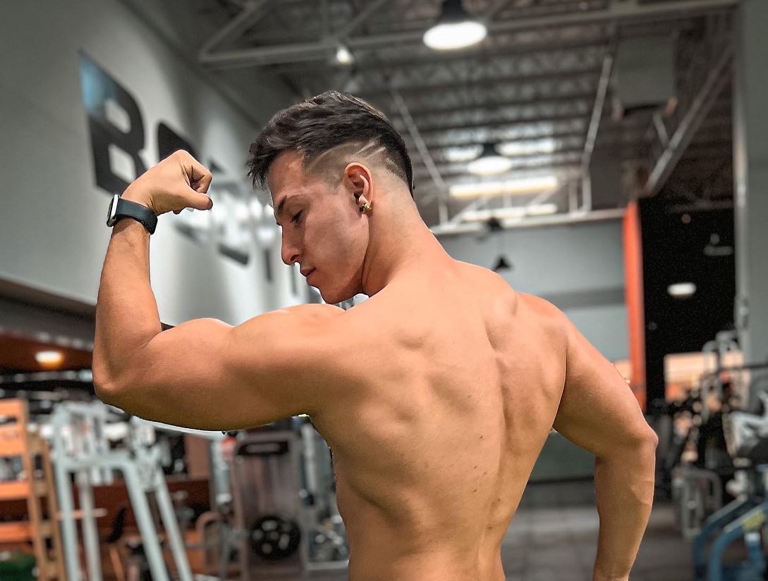 dimitri_caruso_'s tweet photo. Hello! Wanna climb on this back? ππ€€π
#back #FitnessMotivation #FitnessGoals #fitness #FitnessModel #fit #gym #gymmotivation #gymbros #gymlife #gymtime #gym #workout #WorkinProgress #GOATπ΅ #GoalOfTheDay #Goal #biceps #guysofthenet #Mens #MensWorlds #work #worldstar #colombian https://t.co/P89V4IzYd6