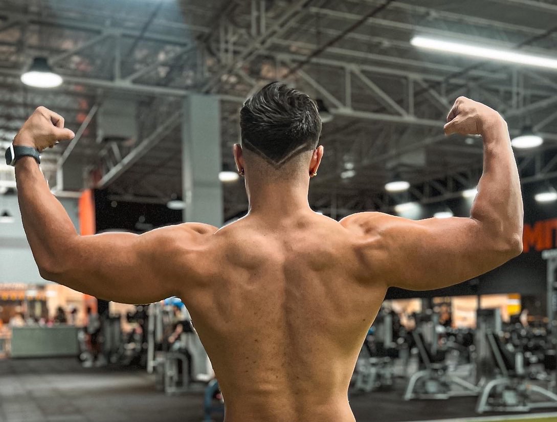 dimitri_caruso_'s tweet photo. Hello! Wanna climb on this back? ππ€€π
#back #FitnessMotivation #FitnessGoals #fitness #FitnessModel #fit #gym #gymmotivation #gymbros #gymlife #gymtime #gym #workout #WorkinProgress #GOATπ΅ #GoalOfTheDay #Goal #biceps #guysofthenet #Mens #MensWorlds #work #worldstar #colombian https://t.co/P89V4IzYd6