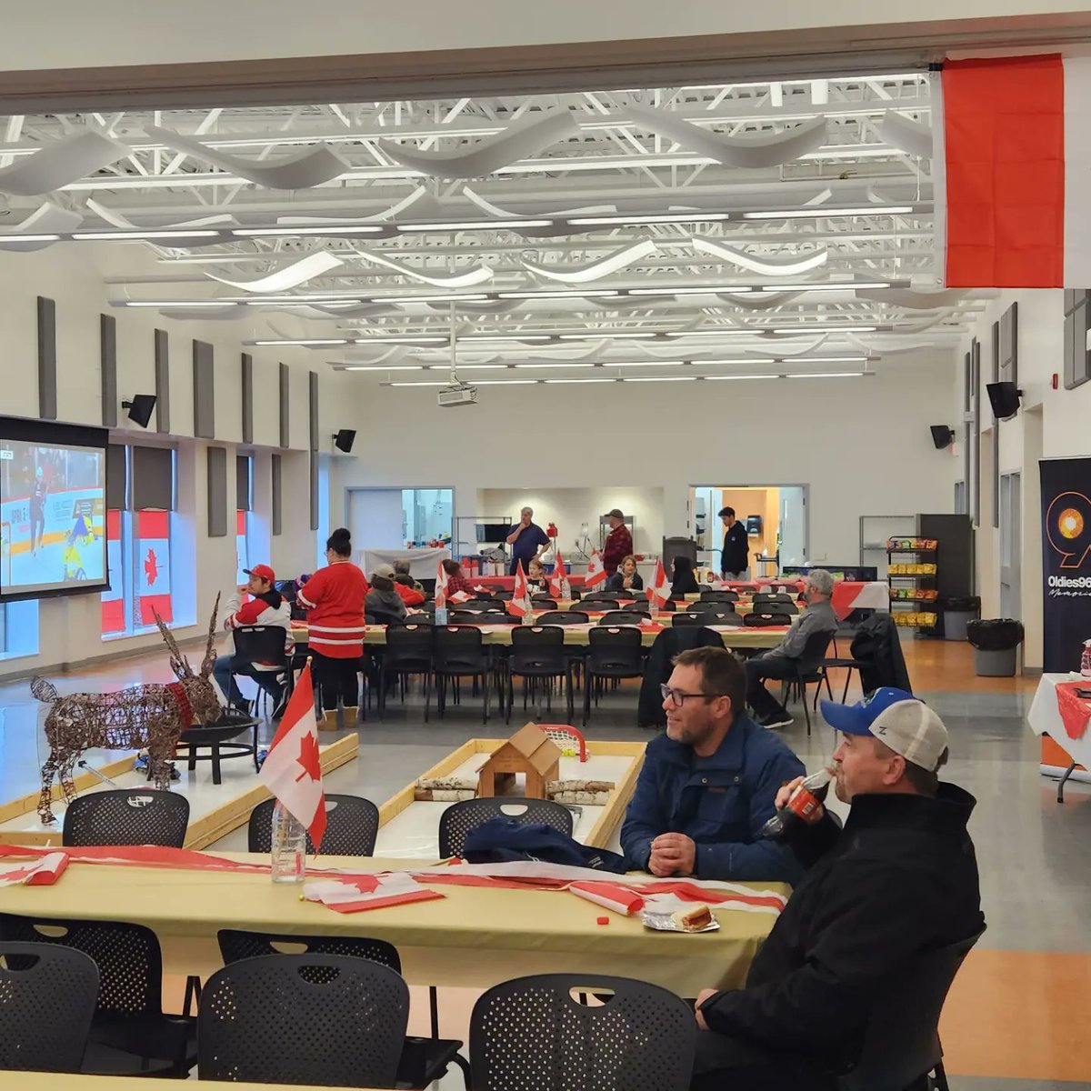 Oldies961's tweet photo. The World Junior Hockey Watch Party at the @Quispamsisqplex! Andrea Cyr is doing a great job MCing the event!🎙🏒

It's fun for the entire family! You'll also have a chance to win some great prizes, including #Oldies96 swag! 😎 🎵

@Quispamsis #WorldJuniors https://t.co/mbd0JbBsSn
