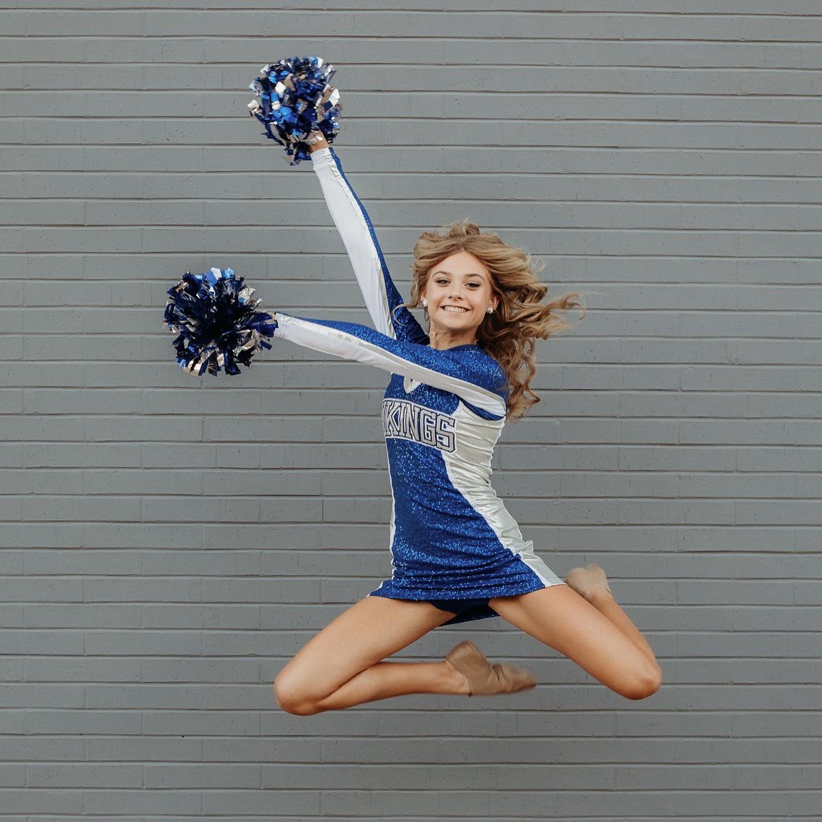 Meet sophomore dancer Ella!! 

What is your goals for this season? All of us girls growing as a team 
Dream job? To become a cosmetologist 
Fun fact about you? I have been dancing since I was 3 years old
We love having Ella on our team!!