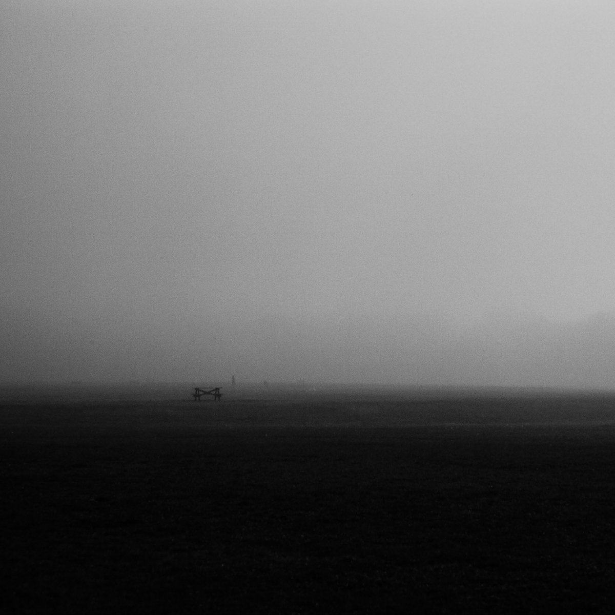 C'est <a href="/ghostly_kisses/">Ghostly Kisses</a> qui ouvre le bal cette année avec une touchante reprise de la magnifique pièce « Back to Black » d'Amy Winehouse. Un hommage bien spécial à une artiste qui a marqué sa génération💫

Bonne écoute 🖤 ghostlykisses.lnk.to/BacktoBlackLT