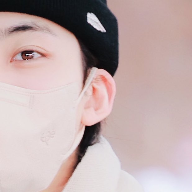 jeonghan’s little ears (@jeongears) on Twitter photo 