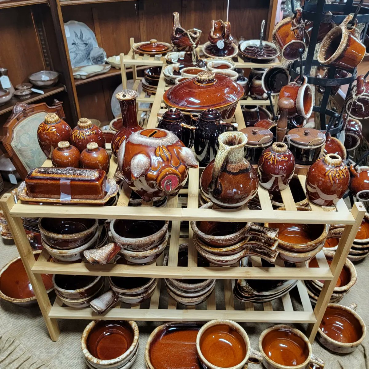 MadisonAntiques's tweet photo. A New Year calls for some "New-To-You" Vintage Kitchenware for all those "New-Year-New-You" dishes you're cooking up! 👩‍🍳🍽👨‍🍳 OPEN WED-SAT 10AM-5PM 
#newyearnewstuff #newtoyou #vintage #kitchenware #madisonfl https://t.co/p5YKy9ziKF