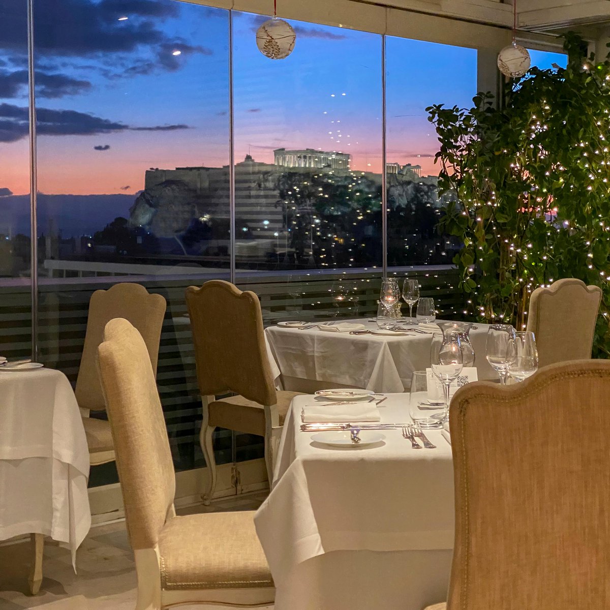 kinggeorgeath's tweet photo. Keep the magic of the holiday season alive while savoring a delectable dinner overlooking the fabled Acropolis.

#kinggeorgeathens #theluxurycollection #tudorhall #athens https://t.co/mkLqnbFS0k