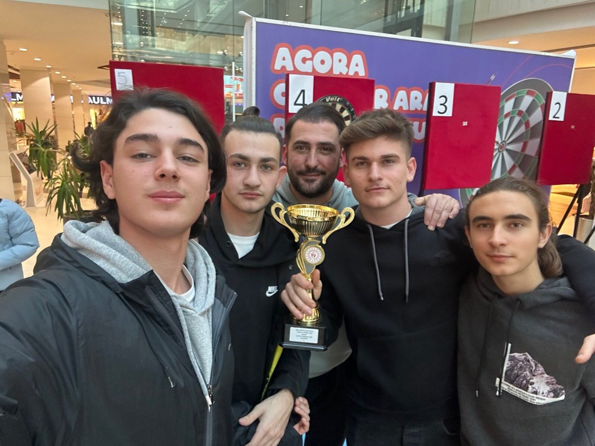 Okullar arası dart turnuvasında okulumuz ikinci olarak güzel bir performans sergilemiştir. Öğrencilerimizi tebrik eder başarılarının devamını dileriz.💪

#dartturnuvası
#altınküreteknokentkoleji
#altınküreokulları
#hayatahazırlar
#tasarım 
#makinetasarım 
#elektrikelektronik