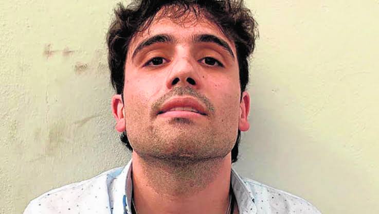 JuanpaQuijano's tweet photo. Se confirma la detención de "El Chapito".

¿Una ofrenda para Biden por parte del @GobiernoMX? El operativo coincide con la llegada del presidente @POTUS a México, cuyo gobierno ha solicitado la detención y extradición de Ovidio Guzmán en varias ocasiones. https://t.co/CZ6unJw34j
