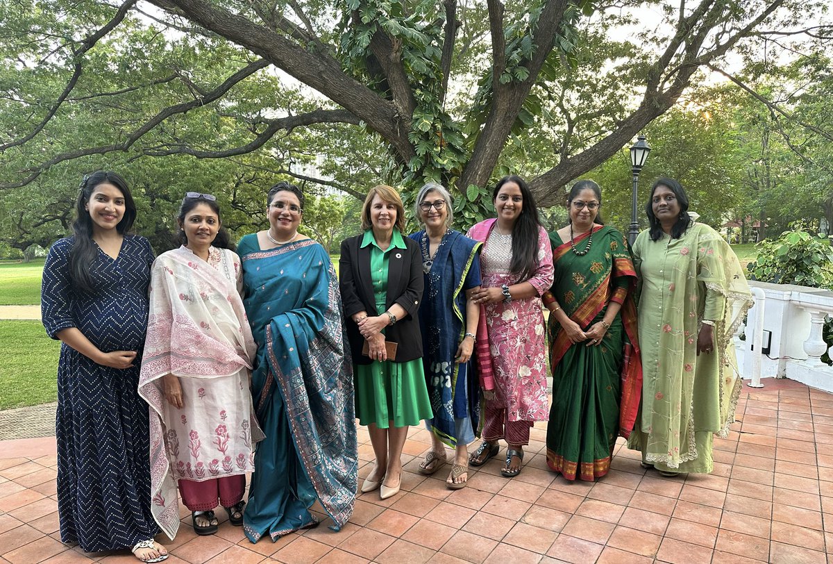 abirami1975's tweet photo. It was such a moment of pride and pleasure to have met H.E. Rosalía Arteaga, Former President of Ecuador
Thank you so much @harbeenarora for connecting and giving us the opportunity to meet such a wonderful person
@rosaliaarteaga #abiramivivek #all #wef #womeneconomicforum #wicci https://t.co/LQ8Ig4SuIR