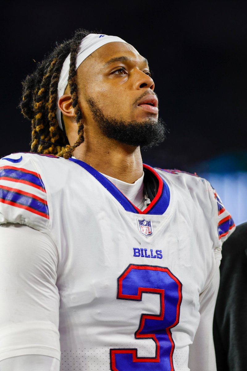 Bills say Damar Hamlin has shown "remarkable improvement" in the past 24 hours and is making steady progress.

Hamlin is still in critical condition but has shown signs of being neurologically intact.