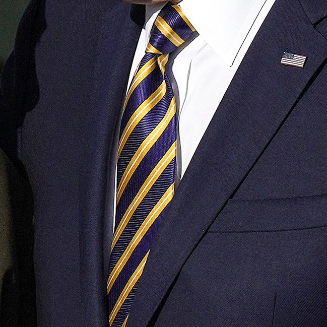 3rd_abraham's tweet photo. 🛡️#T3 - AMERICAN PHARAOH
@ZelenskyyUa visits @WhiteHouse December 2022
In this picture, the American Pharaoh is clutching his subject reassuring him of his unwavering support. After all, they're all bloodline in the end.
#DavosAgenda is the #MasonicAgenda
(🤔#JoeBack's tie)
+1 https://t.co/SYgmfde6nr
