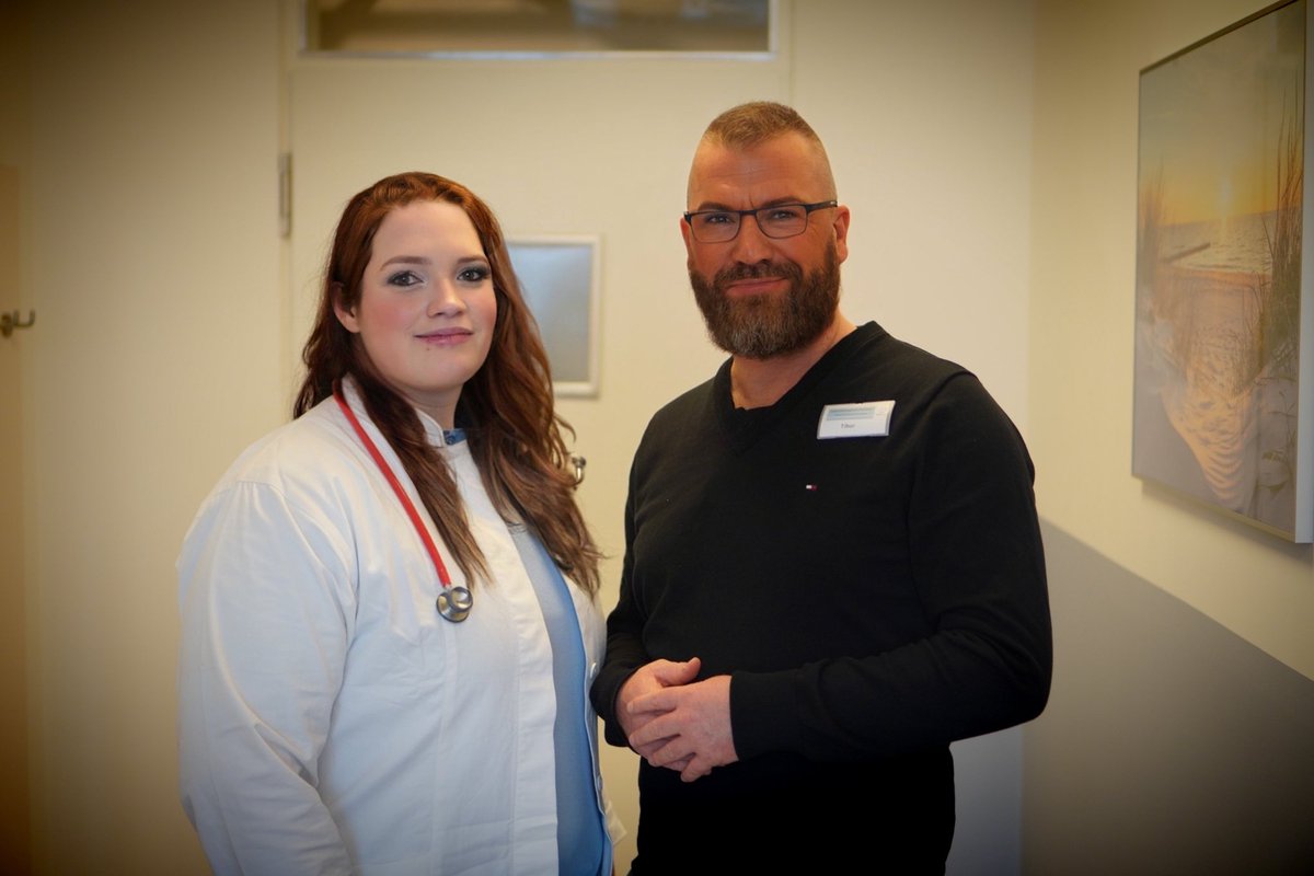 Physician Assistant Kay und Unternehmensentwickler Tibor beim Dreh für unser neues OCT ( Optische Kohärenztomographie) Video! Können es kaum erwarten, das Video mit euch allen zu teilen. Bleibt gespannt und vergesst nicht, uns zu folgen, damit ihr keine Updates verpasst.😊