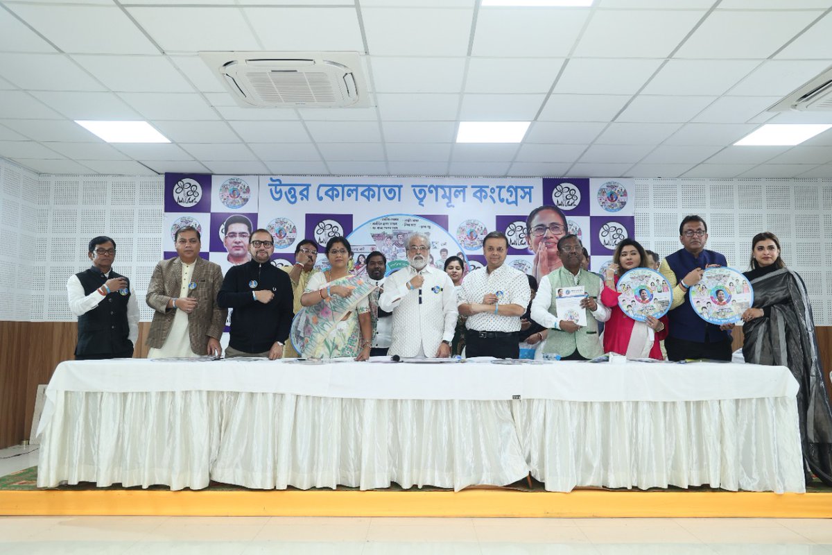 AITCofficial's tweet photo. Our leaders addressed a press conference in Kolkata North organizational district to spread the message of our latest welfare initiative #DidirSurakshaKawach. 

Few glimpses👇 https://t.co/oIJEQ26uLN