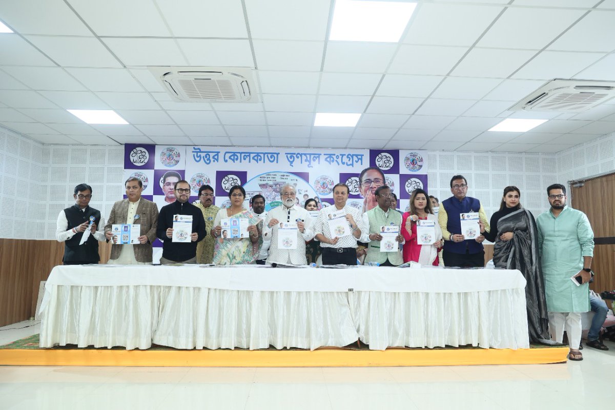 AITCofficial's tweet photo. Our leaders addressed a press conference in Kolkata North organizational district to spread the message of our latest welfare initiative #DidirSurakshaKawach. 

Few glimpses👇 https://t.co/oIJEQ26uLN