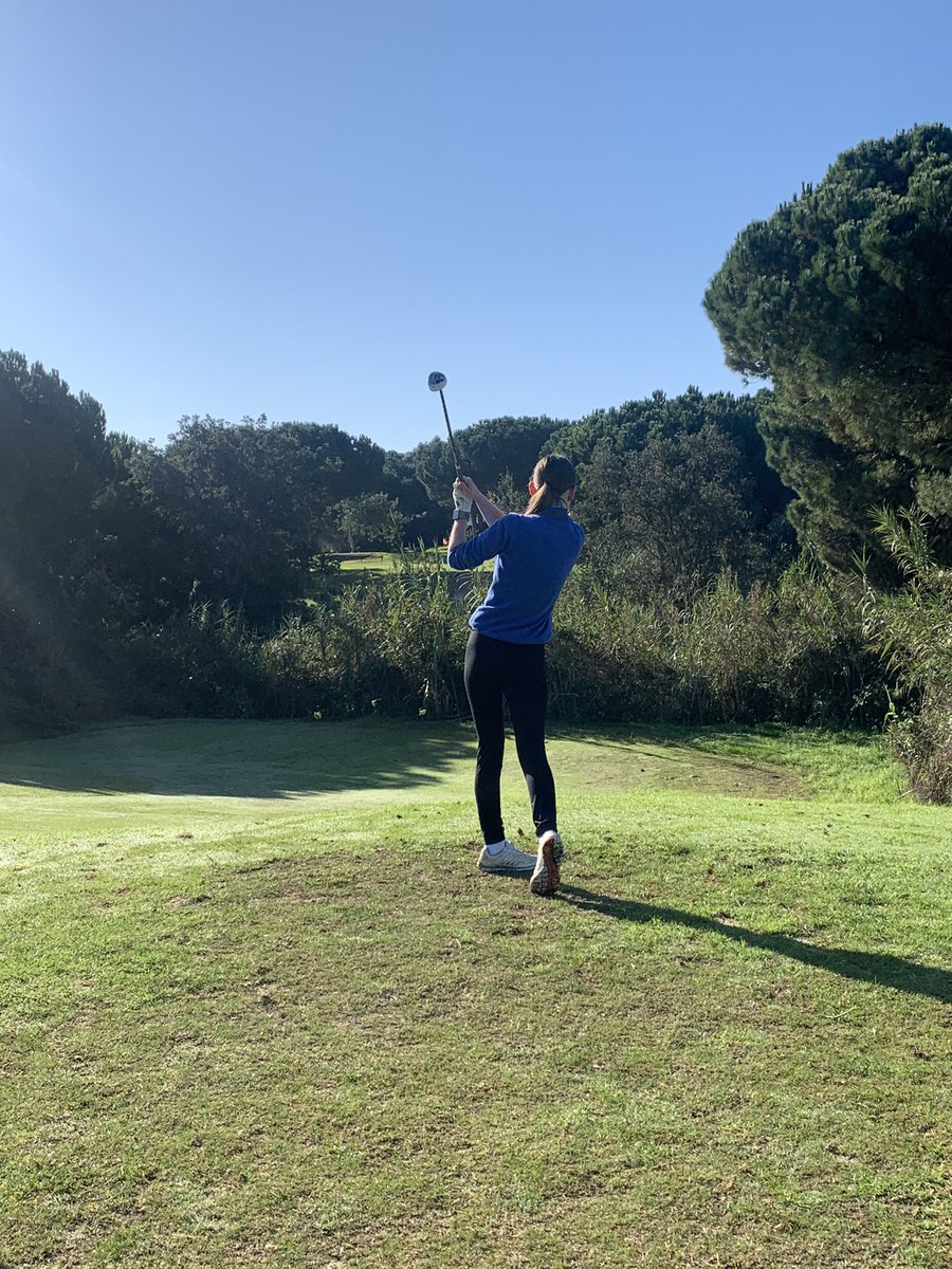 AlannaGolf's tweet photo. Winter golf practice in the sunshine ☀️ 18° https://t.co/xrPNbGpdwK