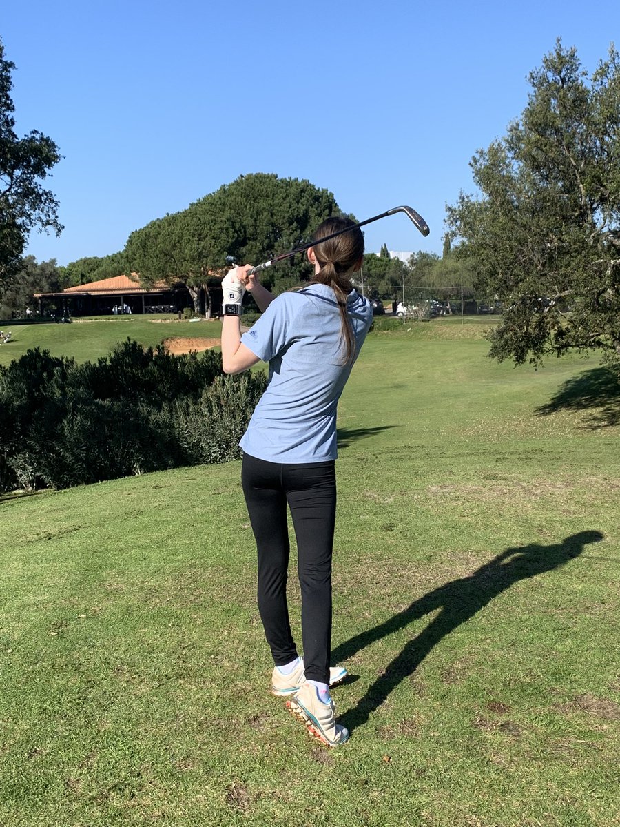AlannaGolf's tweet photo. Winter golf practice in the sunshine ☀️ 18° https://t.co/xrPNbGpdwK