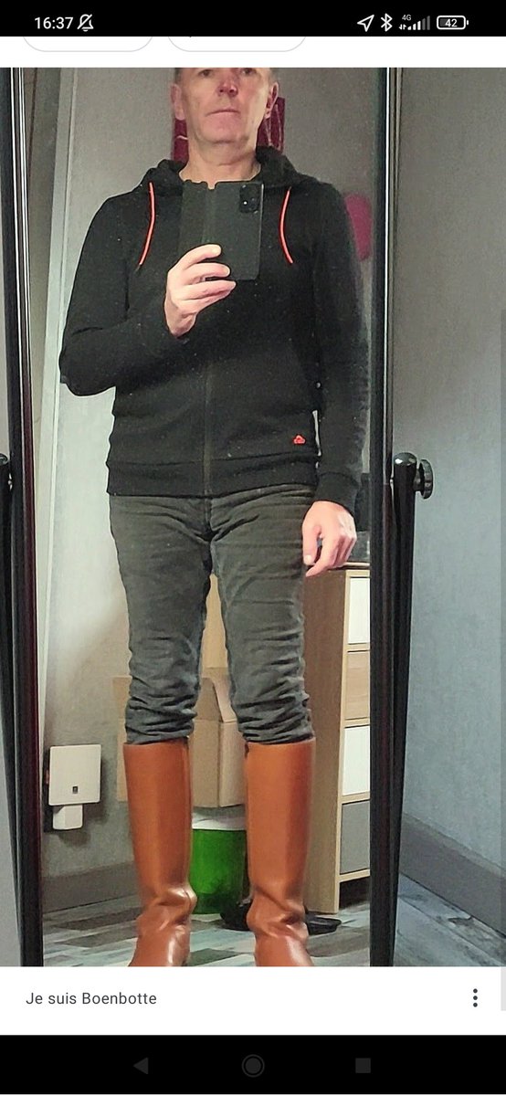MrNanie's tweet photo. Je cherchais une boutique de chaussures quand soudain ... https://t.co/MW94dEeyw9