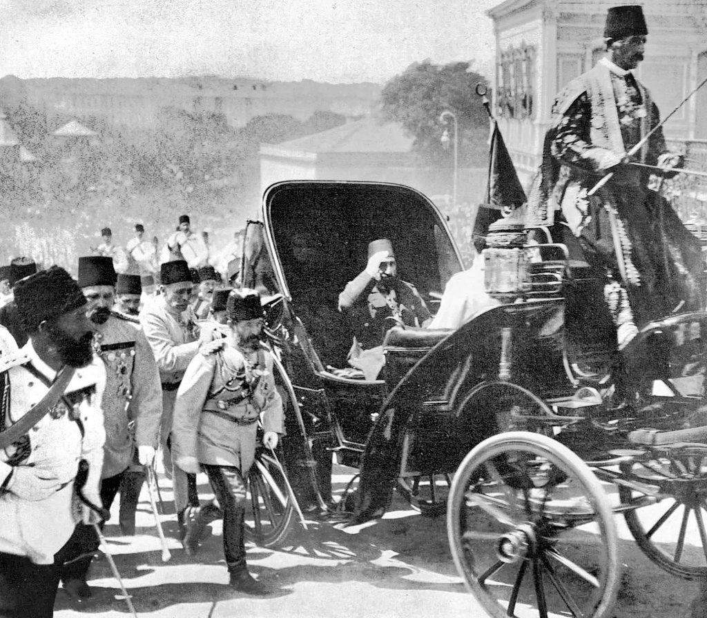 Ben her caminin yanında bir mektep görmek isterim! İki şey çok önemlidir, Din ve Fen!.

Sultan 2.Abdülhamid Han