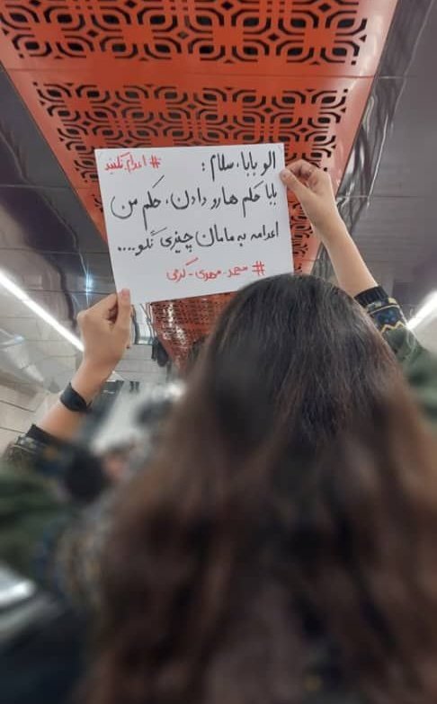 Mojtabapacino's tweet photo. همه دیکتاتورا از یک چیز میترسن. اونم اینه که دیگه کسی ازشون نترسه.
دقیقا کاری که این دختر امروز انجام داد.
#محمد_مهدی_کرمی
#مهسا_امینی https://t.co/Low8XZn0kF