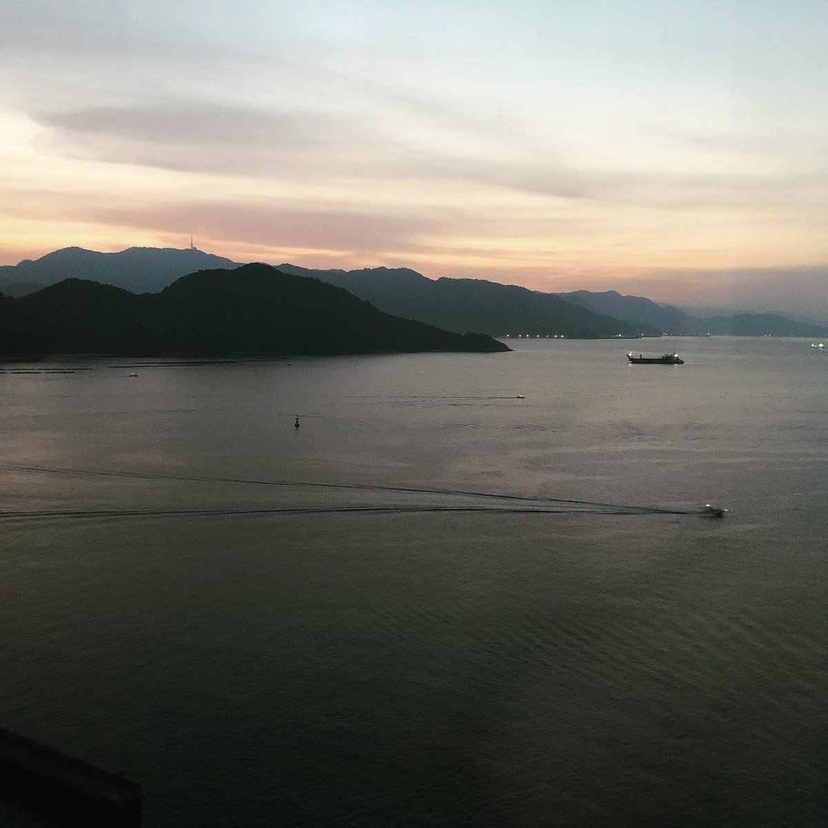 sakumodrums's tweet photo. 瀬戸内海うつくしかった
#広島 https://t.co/68VQp0Ycpj