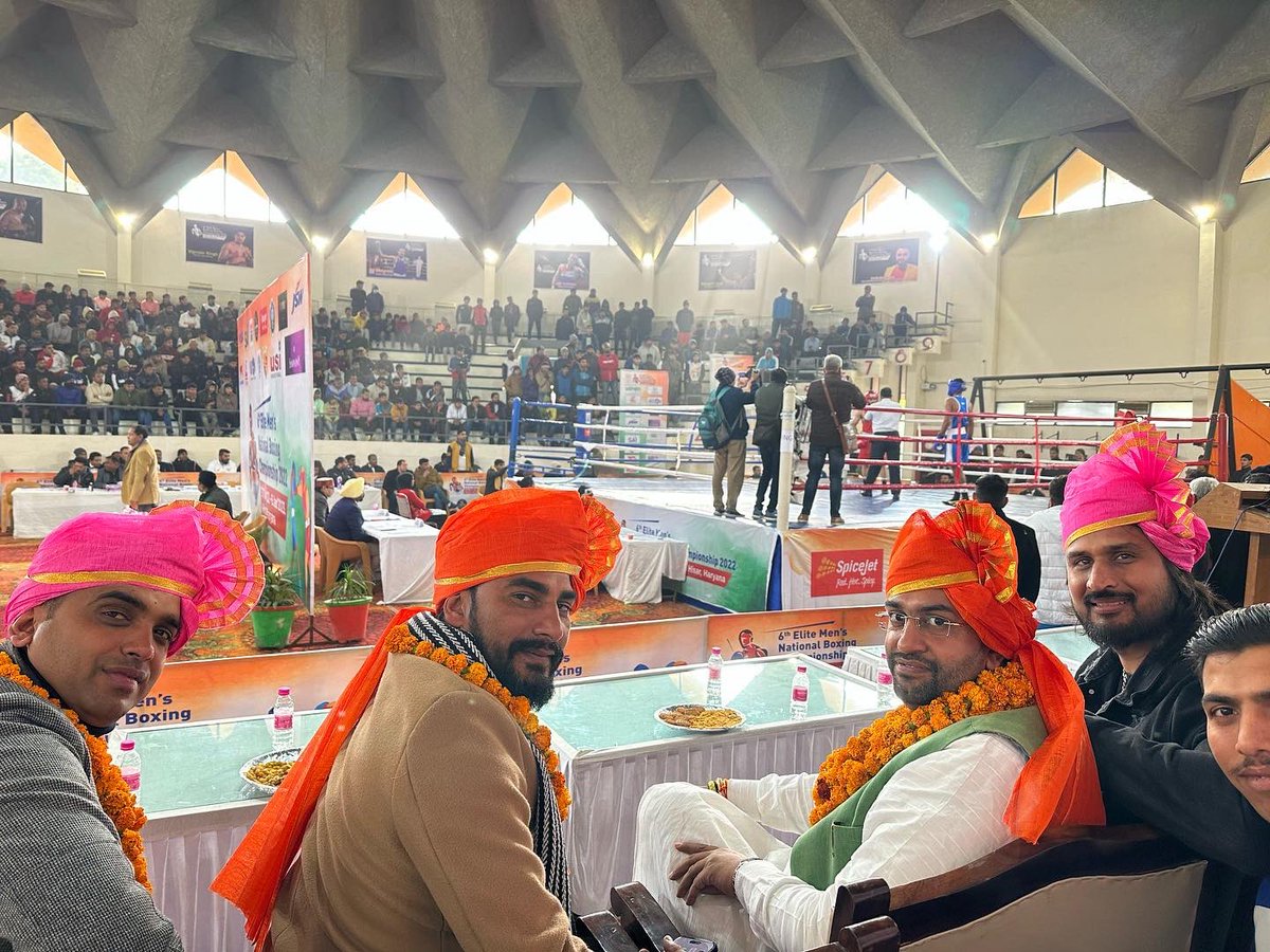 BinderDanoda's tweet photo. कल #हिसार में हुई #6thNationalBoxingChampionship
में As a #Guest जाने का मौक़ा मिला।
यहाँ से निकल कर क्रीम विश्वस्तर पर देश को represent करेगी।
साथ में भाई नवीन नैन भालसी,प्रदीप नैन ऑस्ट्रेलिया,रेयान लोहान,
विजय दुहन।Thanku रवींद्र पान्नू General secretary Boxing Haryana https://t.co/KVg1wYvQHe