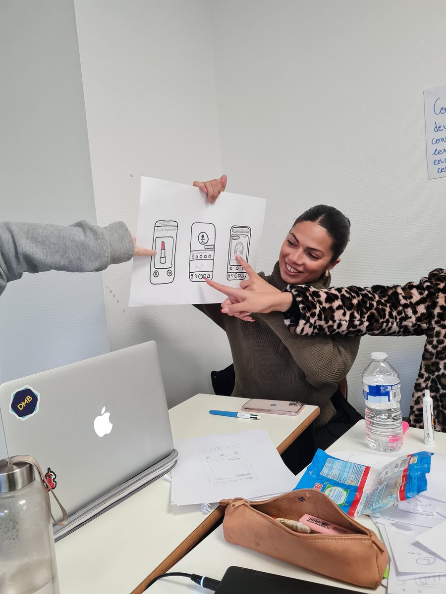 JohannaBlgo's tweet photo. En pleine créativité lors du cours de design thinking ✨️

#Brainstorm #MBADMB #DesignThinking #uxdesign #efap #Digital https://t.co/i8GffRWI34