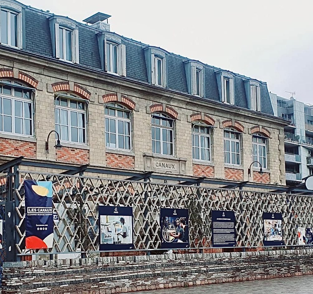 ✨L’exposition « Les visages de l’économie durable » conçue par @paris s’invite sur les murs de la #MaisonDesCanaux pendant tout le mois de janvier ! 

Venez découvrir les visages de celles et ceux qui font vivre l’#ESS sur le territoire 💪

👉 bit.ly/3ijMx8v
#JeudiPhoto
