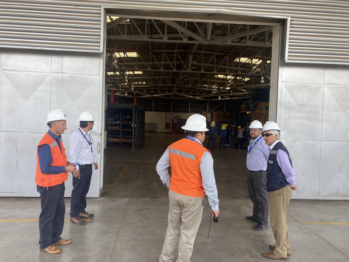 EnergiaOhiggins's tweet photo. ⚡️#OHiggins➡️Seremi @claudio2m y director @SEC_cl visitan dependencias de @CGE_Energia donde se presentó la implementación de nuevas brigadas propias y patio de entrenamiento para linieros. Además se acuerda coordinación en temas de nuevo empalme para edificios públicos y pymes https://t.co/jovBTSwiPZ