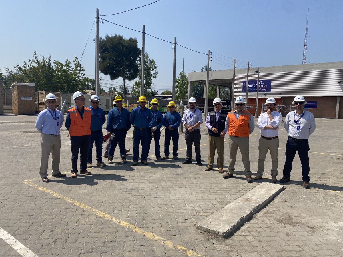 EnergiaOhiggins's tweet photo. ⚡️#OHiggins➡️Seremi @claudio2m y director @SEC_cl visitan dependencias de @CGE_Energia donde se presentó la implementación de nuevas brigadas propias y patio de entrenamiento para linieros. Además se acuerda coordinación en temas de nuevo empalme para edificios públicos y pymes https://t.co/jovBTSwiPZ