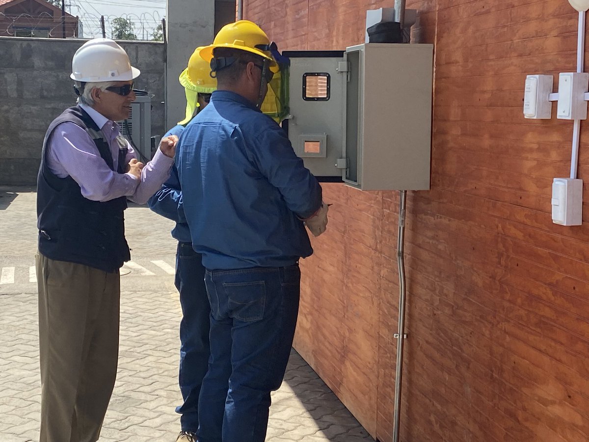 EnergiaOhiggins's tweet photo. ⚡️#OHiggins➡️Seremi @claudio2m y director @SEC_cl visitan dependencias de @CGE_Energia donde se presentó la implementación de nuevas brigadas propias y patio de entrenamiento para linieros. Además se acuerda coordinación en temas de nuevo empalme para edificios públicos y pymes https://t.co/jovBTSwiPZ