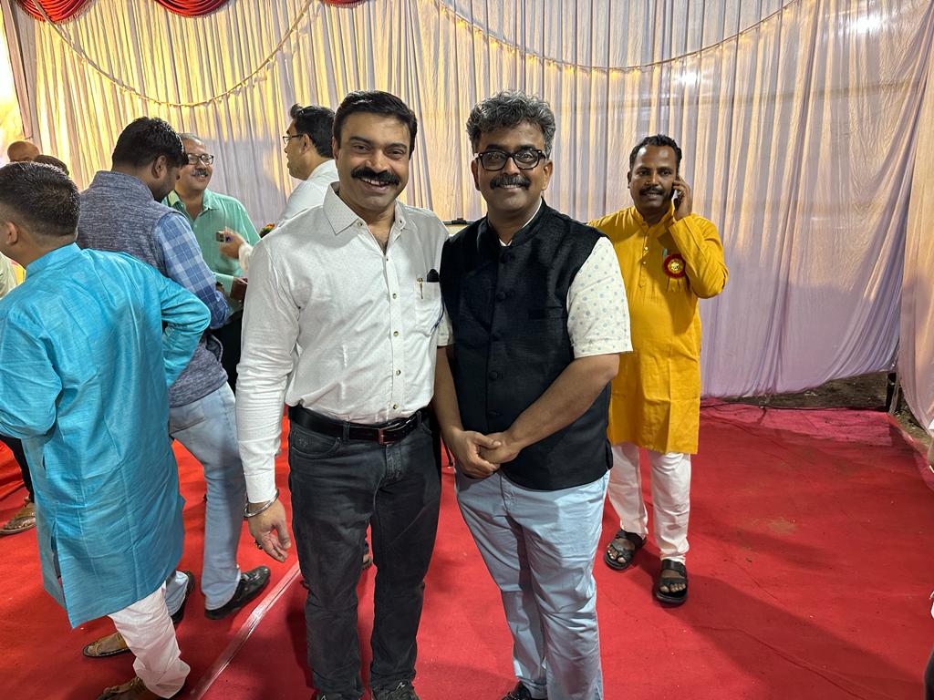 girishkofficial's tweet photo. दैनिक प्रभातची 92 वर्षांच्या देदीप्यमान वाटचाल खरोखरच कौतुकास्पद आहे. नुकताच या वृत्तपत्राचा वर्धापनदिन पार पडला. या वर्धापनदिनी आयोजित स्नेहमेळ्यात हजेरी लावली आणि पुढील वाटचालीसाठी शुभेच्छा दिल्या.
#Digitalprabhat #प्रभातन्यूज #पुणेप्रभात https://t.co/P6QMGsjcnF