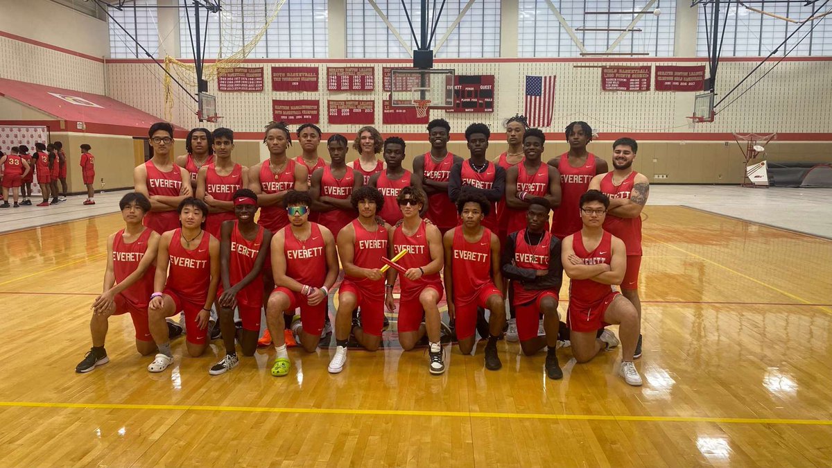 KA_CrimsonTimes's tweet photo. EHS boys track team defeat Chelsea High 67-19 yesterday evening! https://t.co/pXpGEYe4T2