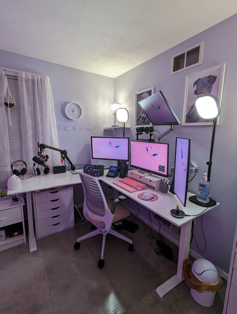 herokerrey's tweet photo. We installed a standing desk over the break :)

Better cable management (ignore those cables LOL haven't mounted them yet and I'm lazy) but the loooove the glossy top! https://t.co/gULa6ik6On
