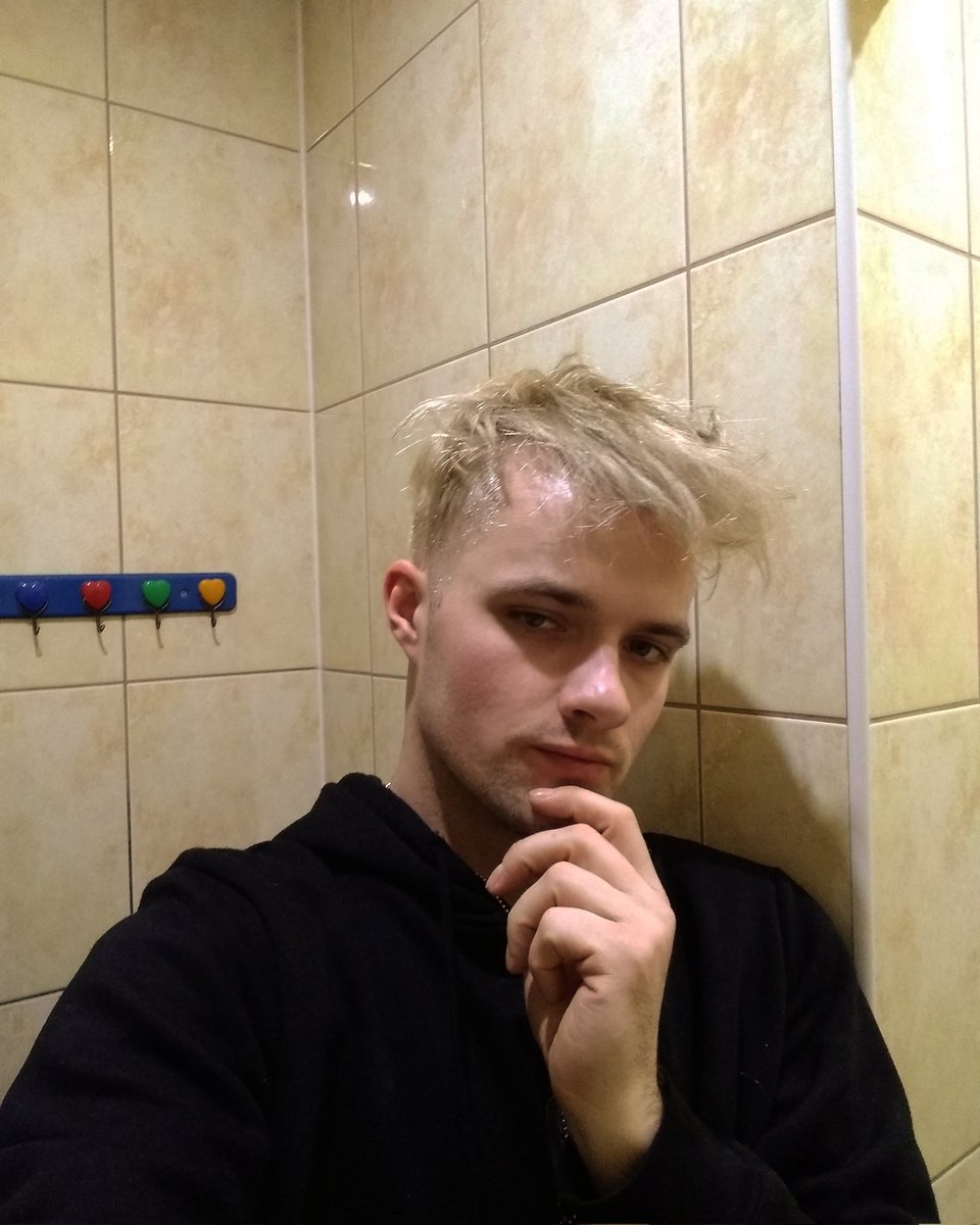 the_arczi's tweet photo. Moje oficjalne rozpoczęcie 2023 roku . 💇🏼😁🎉 #blondhair #selfie #twitter https://t.co/eKa14UVDCS